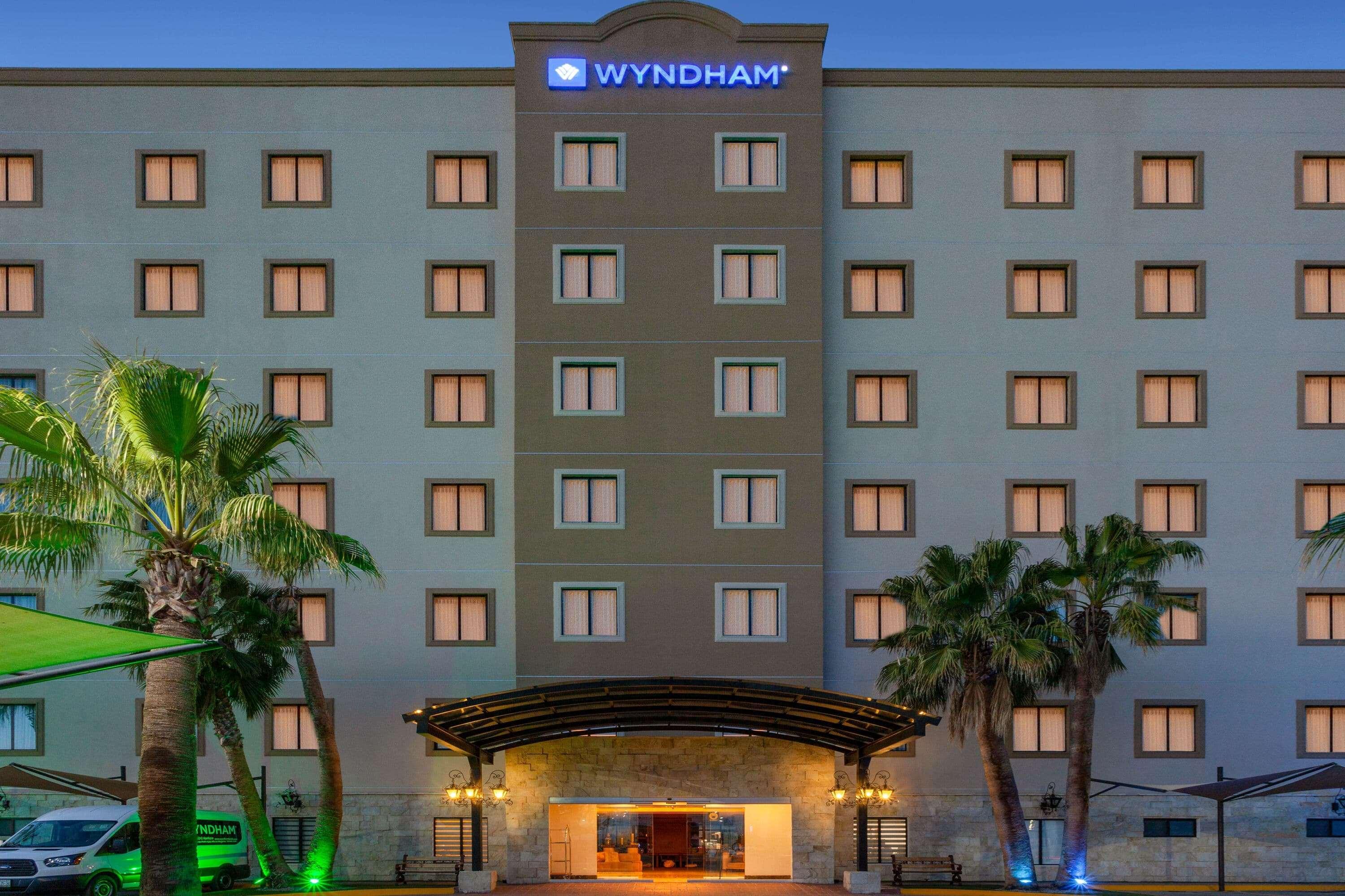 วินด์แฮม ตอเรออน Hotel โทร์เรออน ภายนอก รูปภาพ