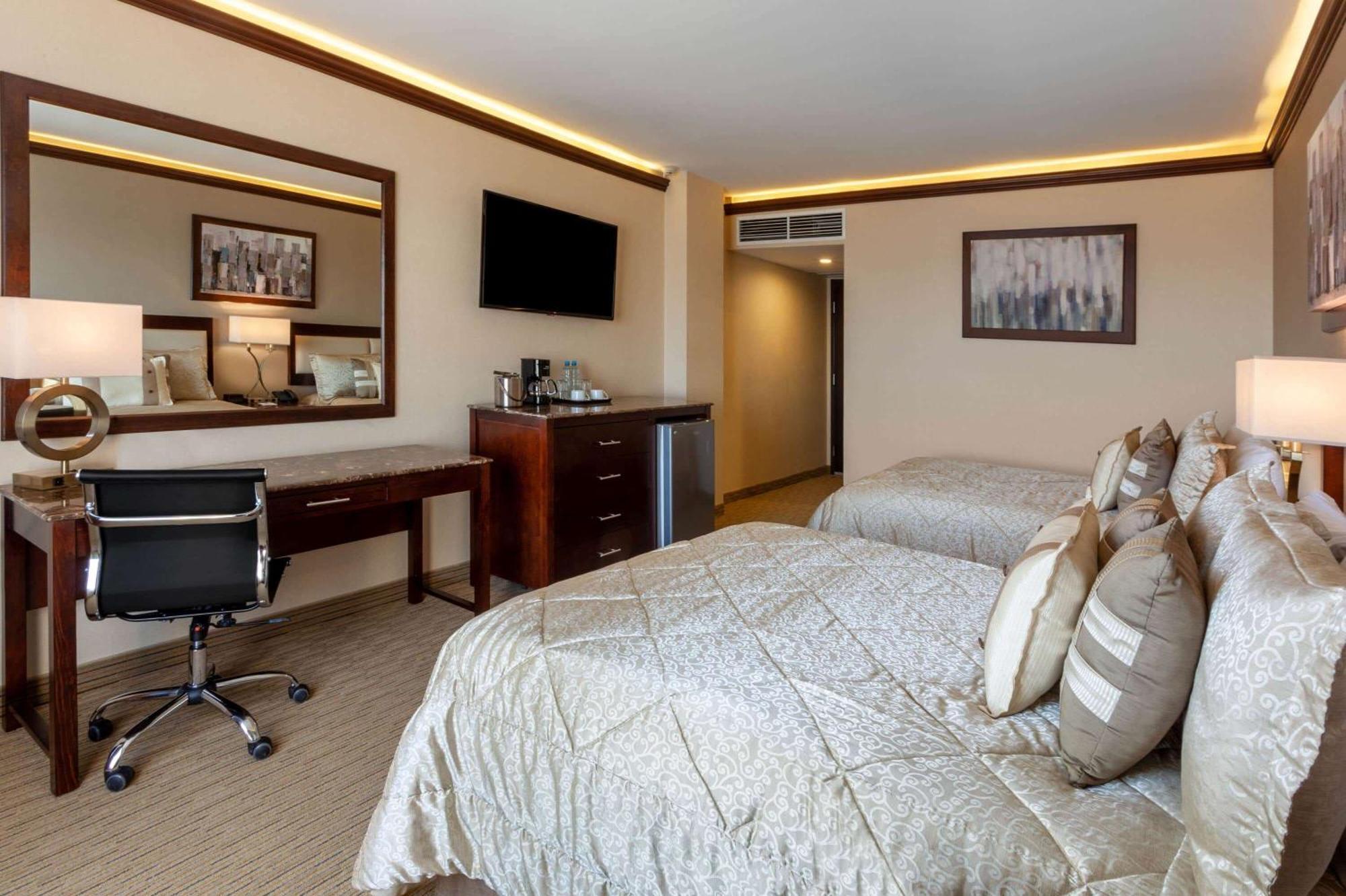 วินด์แฮม ตอเรออน Hotel โทร์เรออน ภายนอก รูปภาพ